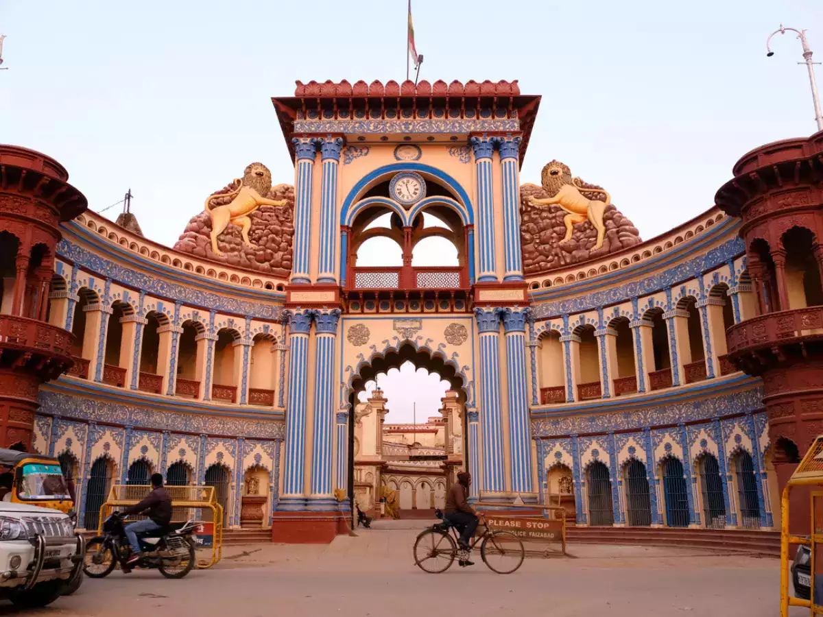 Dehradun to Ayodhya Taxi